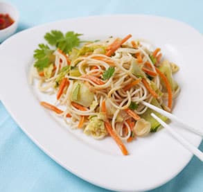 Asian Vegetable Noodles with Spicy Peanut Sauce